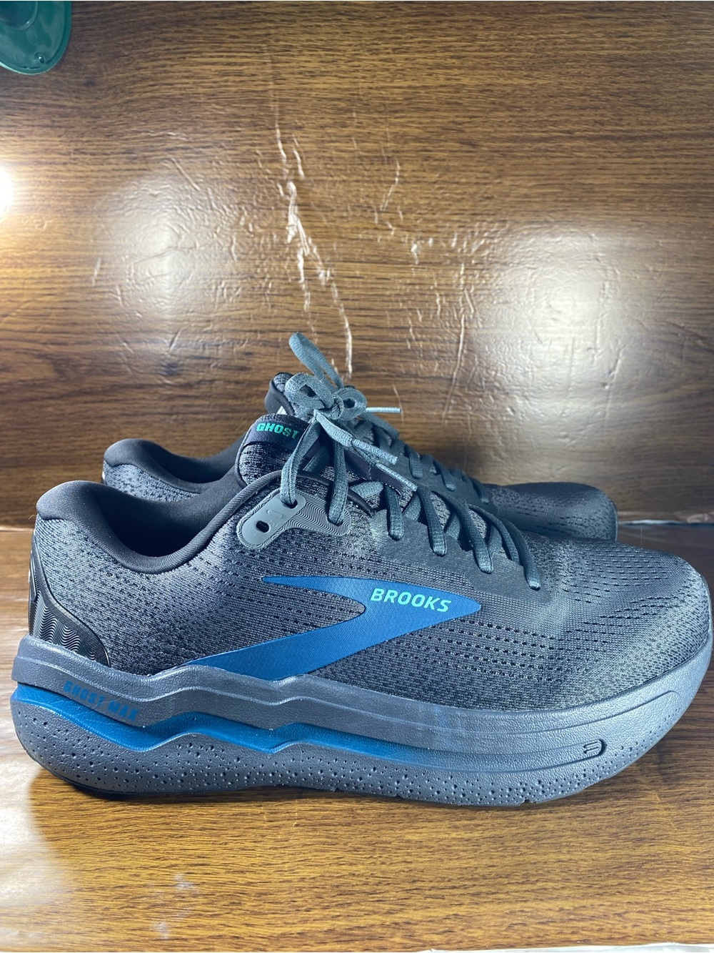 Brooks Ghost Max 2 mens shoe size 11 wide